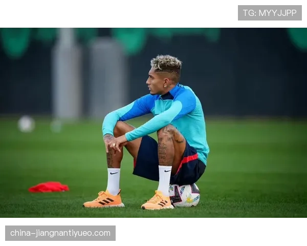 拉菲尼亚训练完顺手给老婆转了六位数零花钱